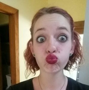 Meet your Posher, Carla