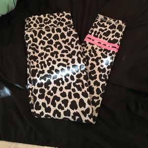 Gray leopard print leggings