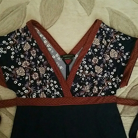 SALE TODAY BCBG MAXAZRIA DRESS - Picture 2 of 4