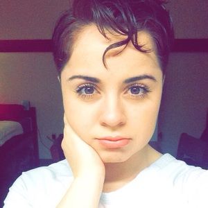 Meet your Posher, Simone