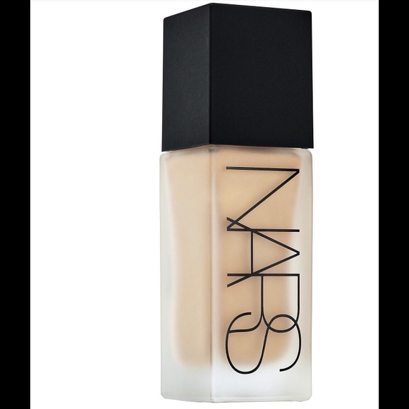 NARS All Day Luminous Weightless Foundation