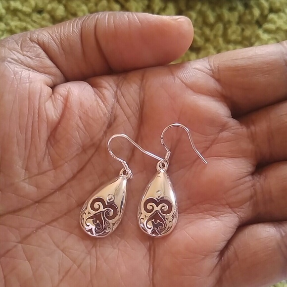 Jewelry - Beautiful.925 SP scrolled teardrop earrings