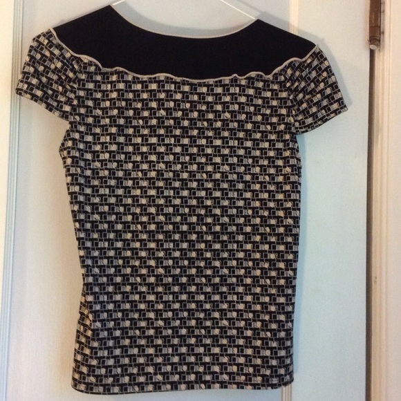 Adorable vintage studio m pullover top. Black/tan. - Picture 2 of 4