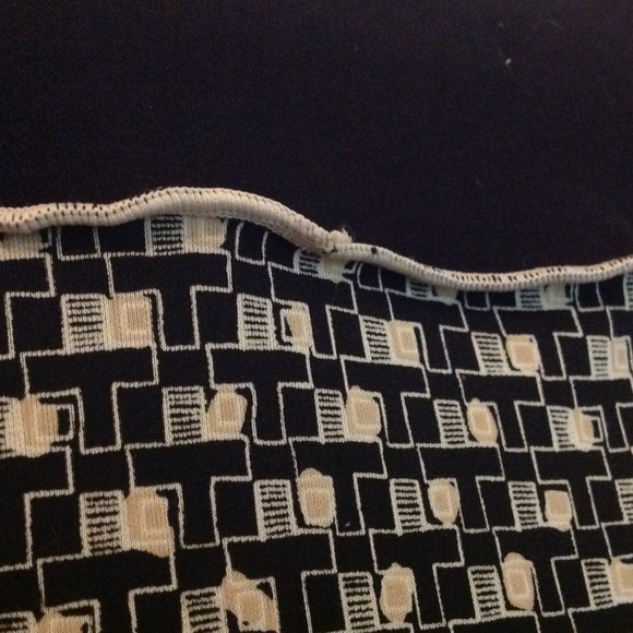 Adorable vintage studio m pullover top. Black/tan. - Picture 3 of 4