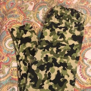 LuLaRoe TC leggings.