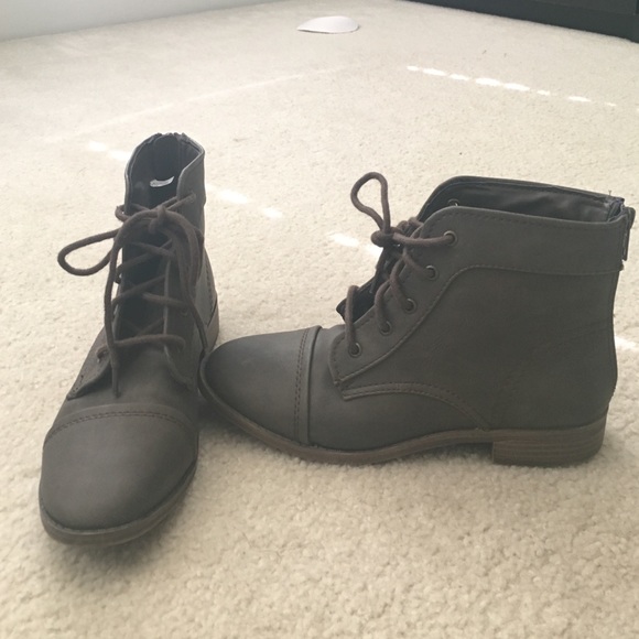 Combat boots