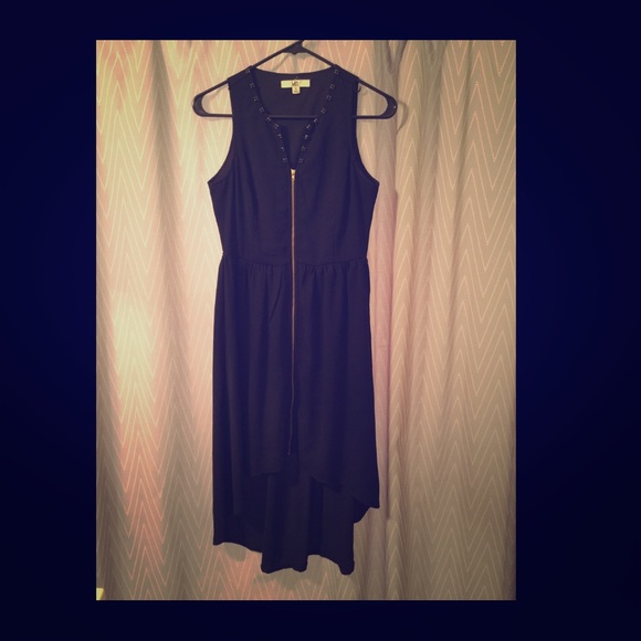 Black, front zip hi low dress size small