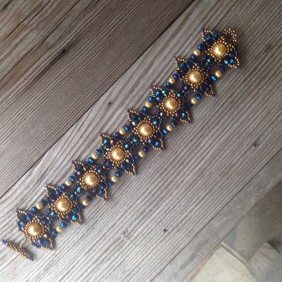 Champagne, Montana Crystals, Antique Gold Bracelet - Picture 1 of 1