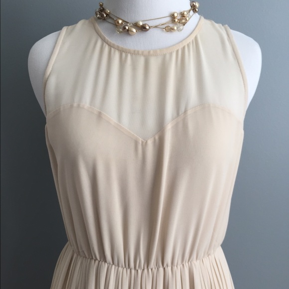 ✨HOST PICK✨UO pleated chiffon dress - Picture 2 of 3