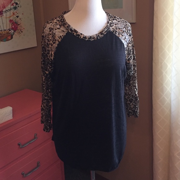 ⬇️ Lace Sleeve Baseball Tee