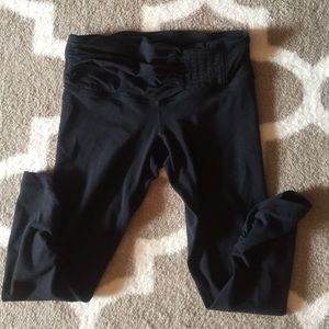 Lululemon black crops size 4