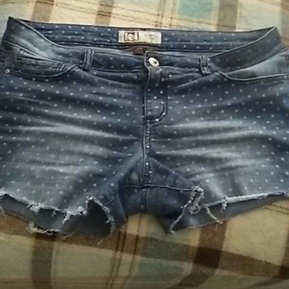 Lei shorts stretchy cute sz 15