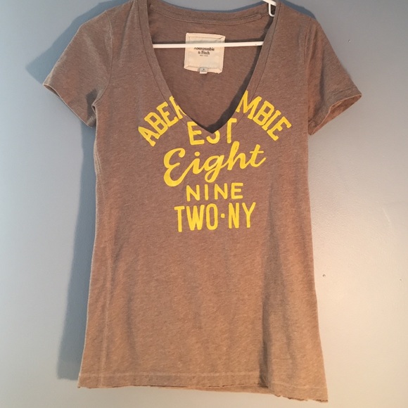 ❌GIVE AWAY❌ Abercrombie & Fitch T-Shirt V-Neck S - Picture 1 of 3