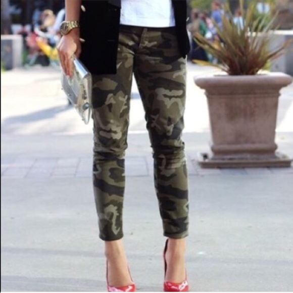 😎 Zara camo pants