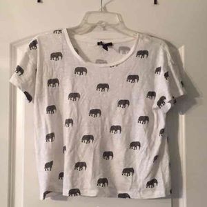 🐘white t shirt with elephants!!🐘