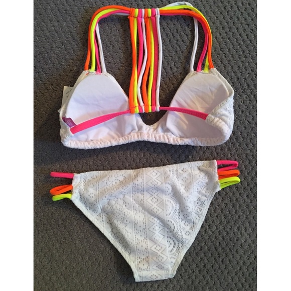 Bathing suit top BRAND NEW * NEVER WORN - Picture 2 of 4