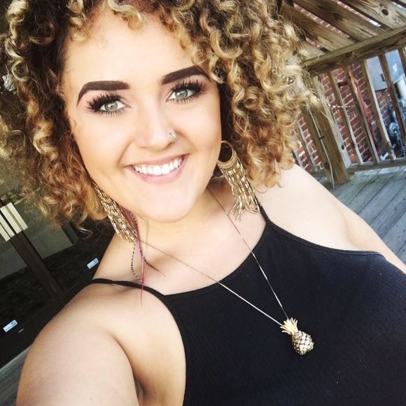 Meet your Posher, Maria