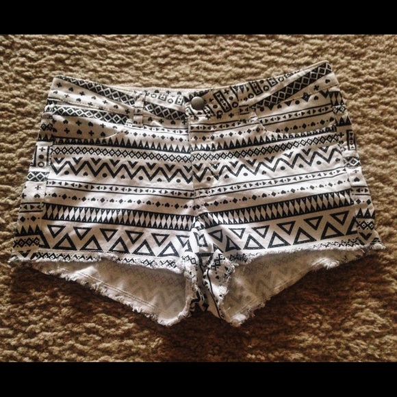 Aztec Print Mid-rise H&M shorts, size small