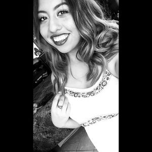 Meet your Posher, Mercedes