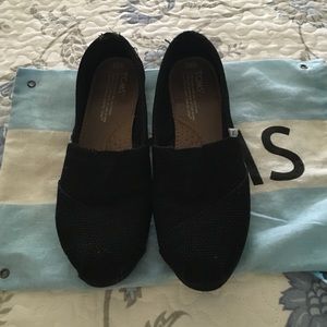 BLACK TOMS