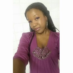 Meet your Posher, Idania