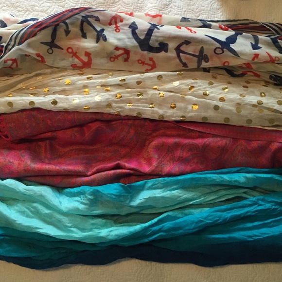 Lot of 4 scarves