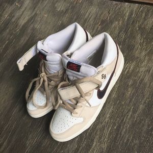 Nike Dunk Mid SB