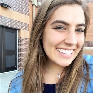 Meet your Posher, Courtney