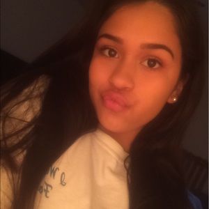 Meet your Posher, Aneca