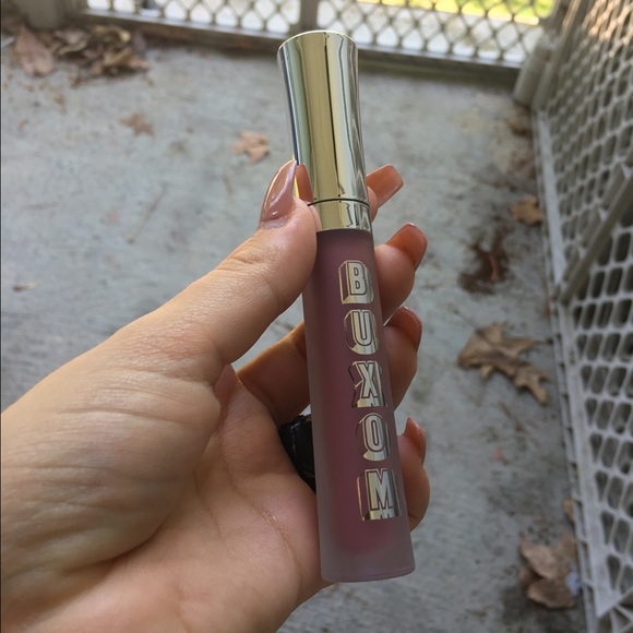Buxom Full-On Lip Cream in Dolly
