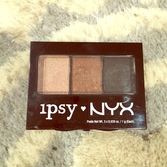 NYX Eye shadow palette