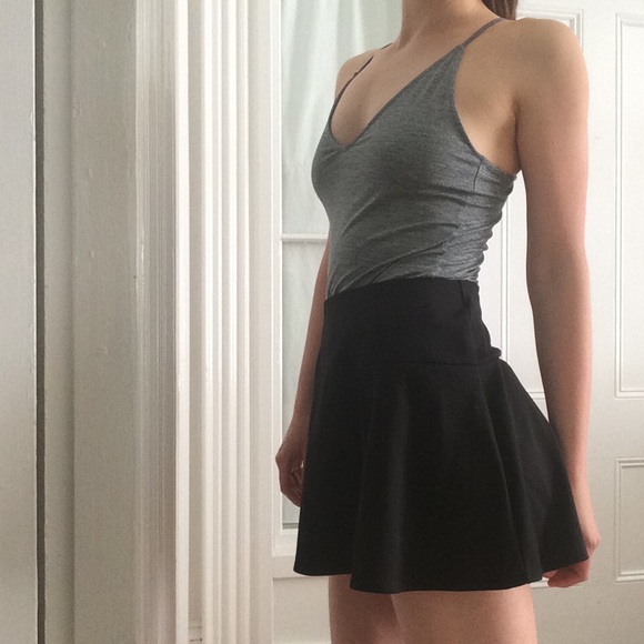 Black mini skirt - Picture 2 of 4