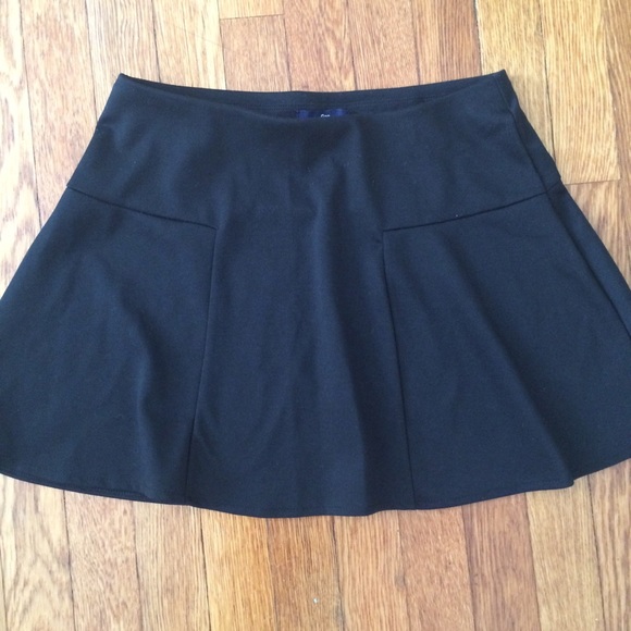 Black mini skirt - Picture 3 of 4