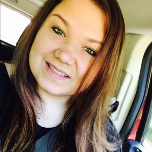 Meet your Posher, Lauren