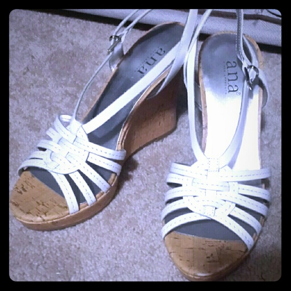 White cork wedge