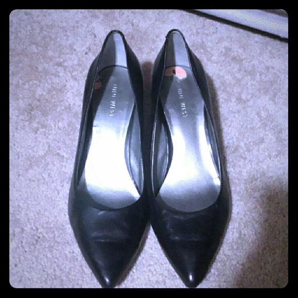 Nine west black pumps
