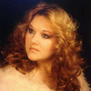 Meet your Posher, Lura