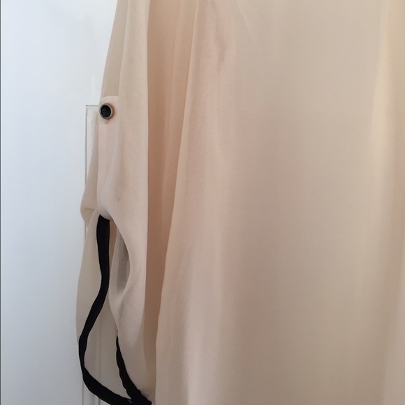 Sheer top with button up sleeves - Picture 2 of 4