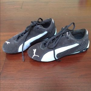 PUMA sneakers, size 6 womens