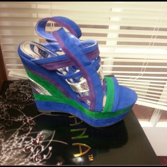 Color Block Wedge Sandal