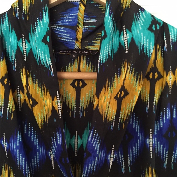 Sleeveless, tribal print top - Picture 2 of 4