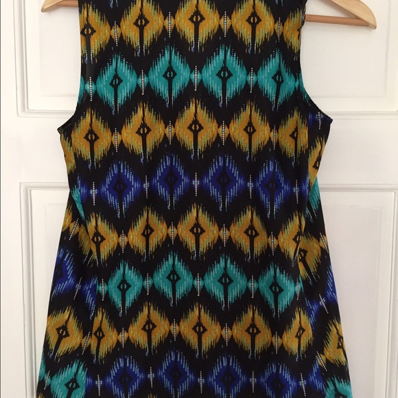 Sleeveless, tribal print top - Picture 3 of 4