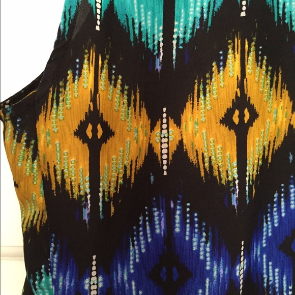 Sleeveless, tribal print top - Picture 4 of 4
