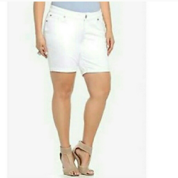 ⛔50% off⛔White Torrid Crops