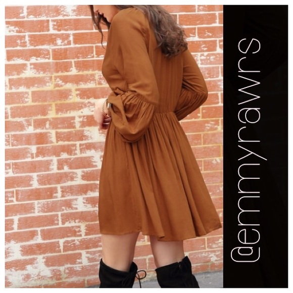 The PIPER Peasant Style Dress - Picture 3 of 4