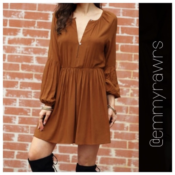 The PIPER Peasant Style Dress - Picture 2 of 4