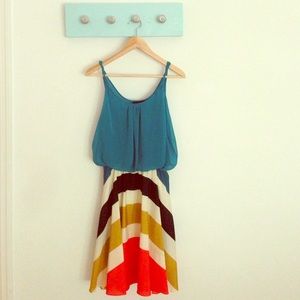 Lovely knee length dress, great for fall!