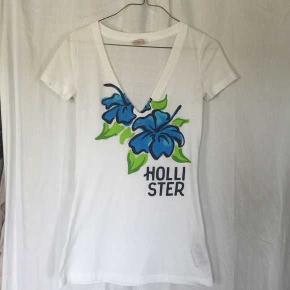 Hollister Graphic Deep V-Neck tee