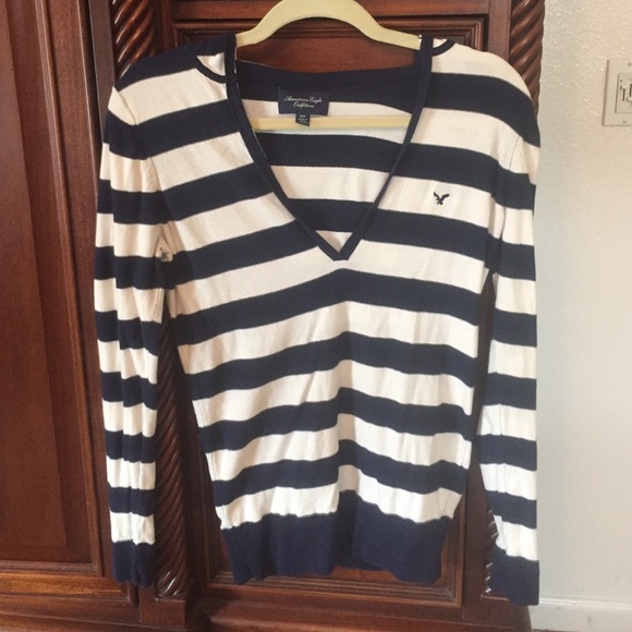 AMERICAN EAGLE V NECK HOODED SWEATER