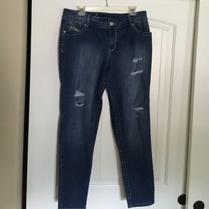 🎉NWOT Skinny Distressed Jeans 🎉